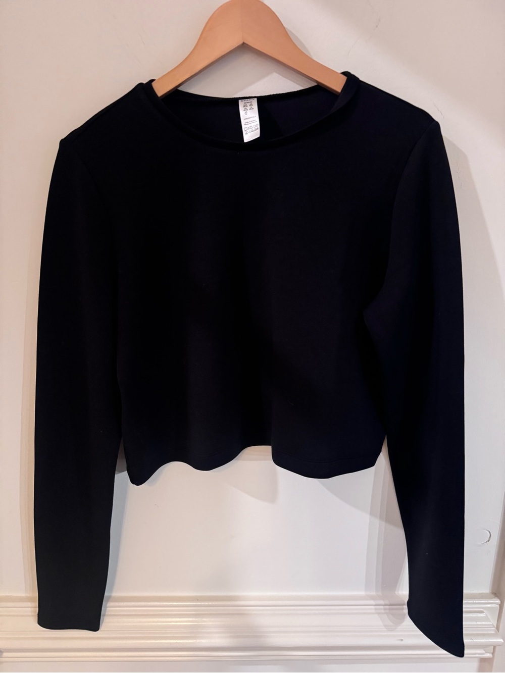 SPANX air essential Black Cropped Long-Sleeve Crew Top
